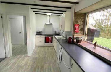 Beautiful renovated former coach house - Photo 32