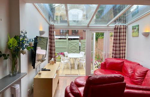 Somers 4 bed House off road parking pet friendly - Foto 1