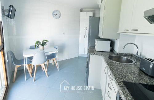 MyHouseSpain - Playa de poniente, con vistas al mar y parking gratuito - Foto 9