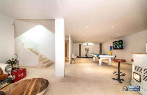 Remarkable 5-BDRM Villa - Heated POOL & GYM - Photo 17