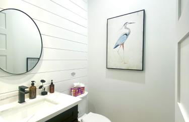 Luxe Port Lookout with waterfront, theater, games - Foto 40