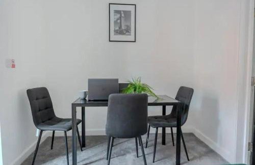 Stylish 3BR 18mins to Peak District,Free, Parking Wifi,Netflix ,Sky Sports - Photo 11