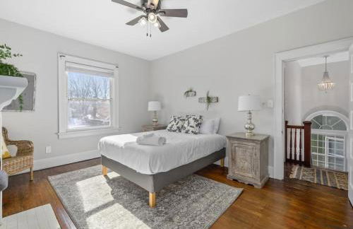 Deluxe 6 Bedroom 3 Min to Downtown w 2-car Driveway - Foto 64