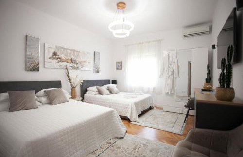 ANGEL BY THE SEA LUXE Apartment - Photo 27