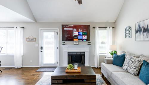 Fully Fenced & Stylish 3BR Near LakePoint Sports - Foto 4