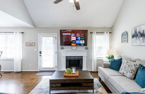 Fully Fenced & Stylish 3BR Near LakePoint Sports - Foto 4