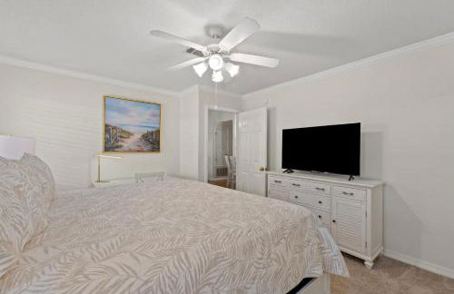 Steps Away-Game Room-Comm Pool-Golf Cart Deals - Foto 32