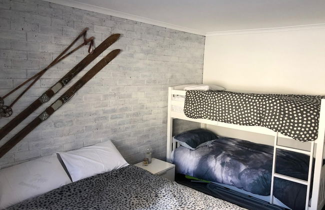 Perfect Located Apartment in the Heart of Hotham - Photo 4