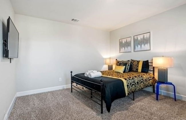 Perfect Home for Families Displaced by Insurance - Foto 17