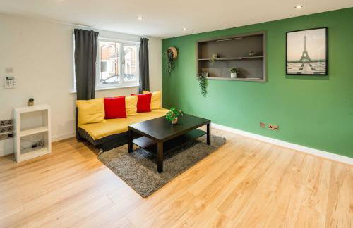 Family-Friendly 3-Bed House with Huge Garden - Foto 23