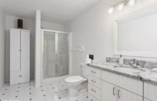 Coastal Cottage by Juniper Holiday + Home - Photo 22