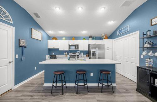 Luxe 2BR in The Villages, Mins to Eastport Town Square With Patio and Kingbed - Foto 3