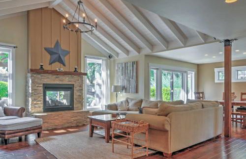 Gorgeous Wapato Point Lakehouse with Private Hot Tub - Foto 3