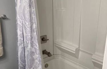 Farmhouse with game room, fire pit and creek - Foto 37