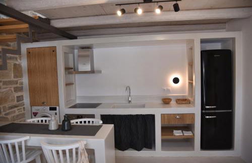 LAINI LUXURY SUITES - Photo 25