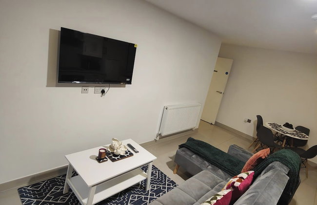 Luxurious 3 bed Ensuites & kitchenettes Nr LGI Hospital & Uni - Free 5G WIFI & Netflix Short Stays - Contractors Free Parking - Foto 22