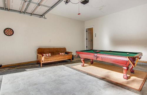 Black Mountain Hideaway with Hot Tub and Pool Table! - Foto 21