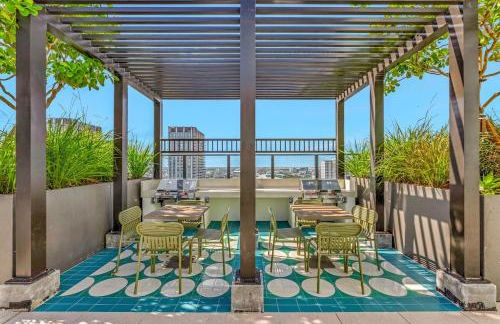 Chic Downtown Miami 2BR City Views Rooftop Pool - Foto 10