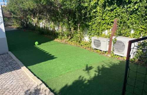 Spacious 3 bedroom villa with pool - Foto 8