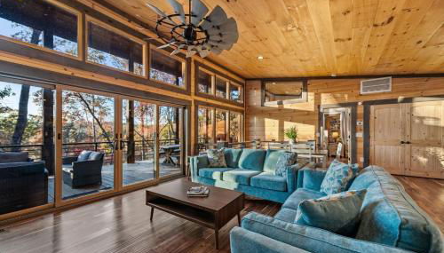 Chardonnay Chalet - Luxe Modern Chalet - Hot Tub, Wi-Fi, Fire Pit, Game Room, Amazing Deck - 15 min to Blue Ridge - Foto 2