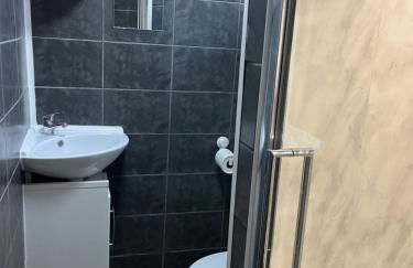 Beachy Vibes and Chill Times 2 bed chalet in Leysdown - Foto 3