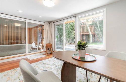 Charming Victorian Oasis with an Elegant and Spacious Haven - Foto 59