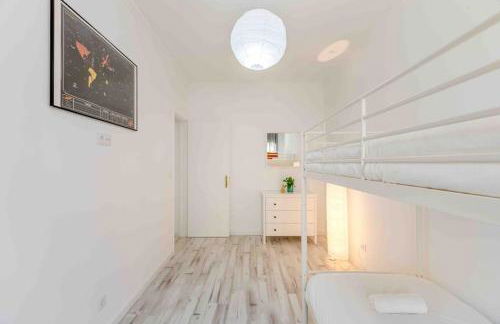 Lovely 3-bedroom condo w/ free parking on premises - Foto 15