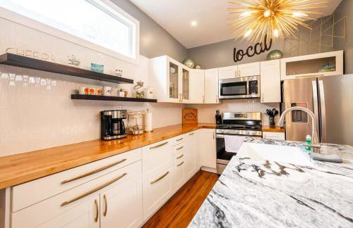 Charming Fountain Square Home 2 Bedroom BBQ Family Friendly - Foto 12