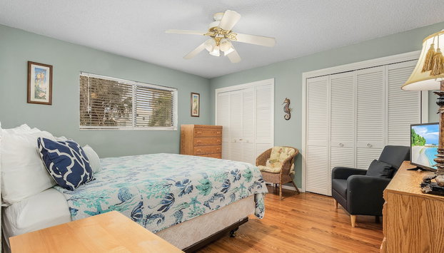 50 Gulf Beach Rd - Unit 1 1 Bedroom Home by RedAwning - Foto 5, Habitación