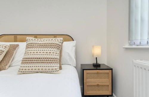 The Penthouse In Bonchurch By Greenstay Serviced Accommodation - Stunning 3 Bed Apt With Sea Views & Parking - Perfect for Families, Small Groups & Business Travellers - Dog Friendly - Fast Wi-Fi - 1000 Mbps - Close To Ventnor & Shanklin - 5 mins To Beach - Foto 6