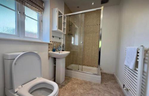 Gt. Marlow TownHouse- Families, Pets & Contractors - Photo 11