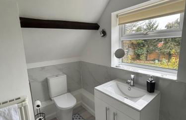 The Corner House, 36, Broadway Road, - Foto 13