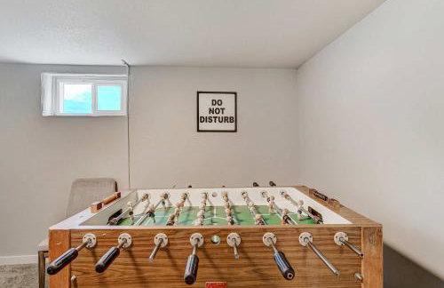 Newly Built 3BD Retreat w Mtn Views & Game Room - Foto 34