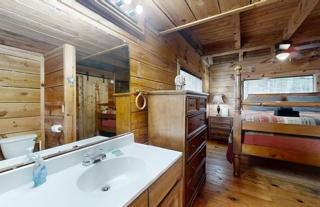 Evie's Mountain Castle 2 Bedroom Cabin by RedAwning - Foto 22