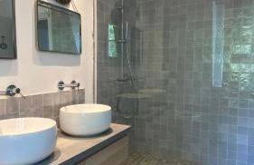 Signature topfloor flat in a shared XIX century Mansion in Western Paris - Foto 16