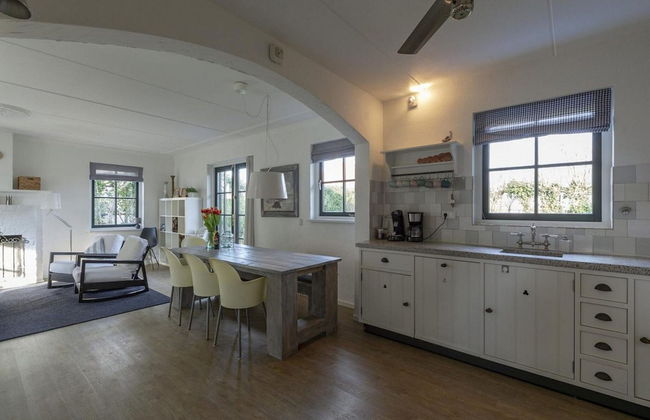 Beautifully Situated Luxury Villa on the Water - Foto 38