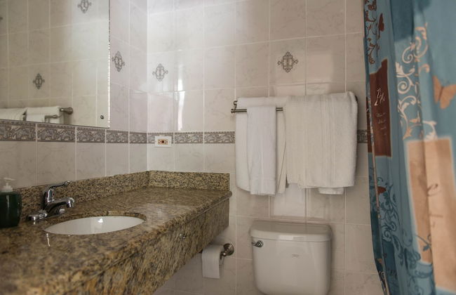 The Royal Kensington Villa - Photo 21