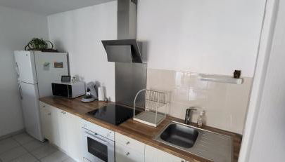 Appartement 2 chambres Balcon Parking privé Centre Village - Foto 4