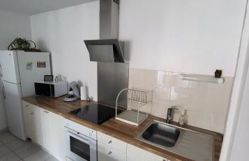 Appartement 2 chambres Balcon Parking privé Centre Village - Foto 4