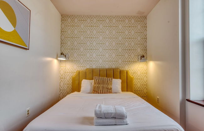 Stairway 3BR Apt w W D Ideal for Groups - Foto 17