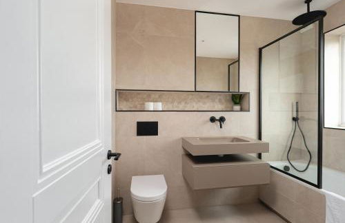 Skyvillion - COZY LARGE 4 & 1 Bed Apartments in London Enfield, Mins to Tube Station, Free Wi-Fi - Foto 24