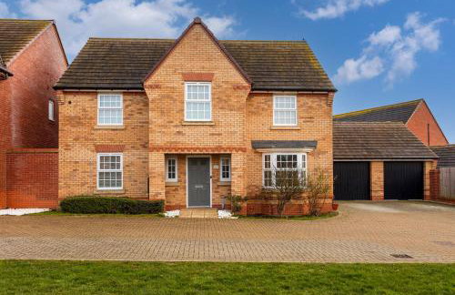 Stunning Detached House with Driveway Parking, Office Room, Self-Check-In, Fast WiFi and Smart TV with Sky and Netflix by Yoko Property - Photo 46