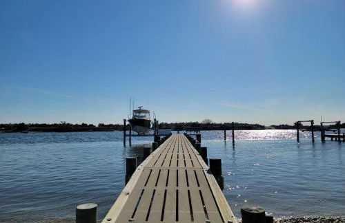 Waterfront home with Private Dock and swimming area, large fenced backyard - Foto 6
