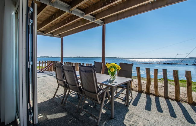 Exclusive Apartment on the Ground Floor Directly Located on the Water - Foto 20