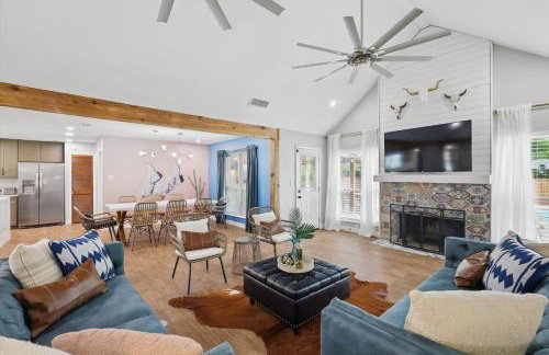 5BR w Pool, Golf Simulator, Game Room & EV Charger - Foto 9