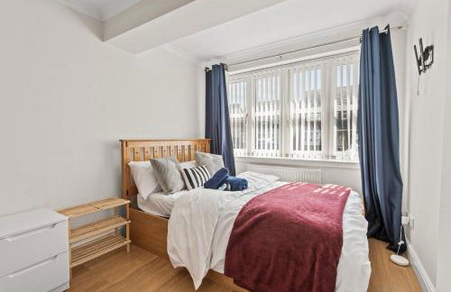 Polmont Haven: Spacious 4- Bedroom Retreat - Foto 23