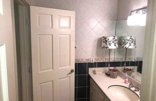 Crosby Backyard Oasis with Weekday Specials! - Foto 64