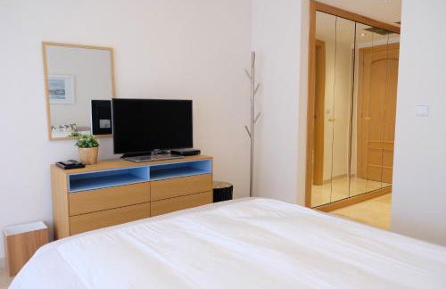 luxury modern apartment with terrace, pool and garage! - Photo 12