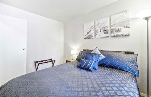 10 Mi to Palisades Tahoe! Condo with Game Room - Foto 16