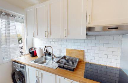 Live Like a Local Stylish 2BR with Balcony & Parking - Foto 9